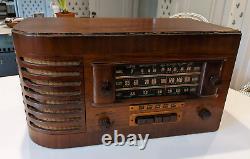 Radio à tubes en bois Vintage General Electric J-64 des années 1940 Broadcast & Shortwave