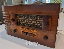 Radio à tubes en bois Vintage General Electric J-64 des années 1940 Broadcast & Shortwave