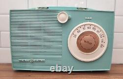 Radio à tubes vintage GE General Electric Tripmate modèle P701 de 1957