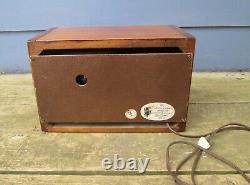 Radio à tubes vintage GE General Electric modèle 221 Musaphonic dans un joli boîtier en bois