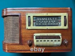 Radio à tubes vintage General Electric H-634 modèle L-573 en bois d'origine de 1939
