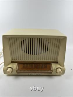 Radio à tubes vintage General Electric modèle 423 ivoire de 1951 fonctionne PROP TV