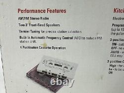 Radio cassette stéréo GE Spacemaker vintage sous armoire des années 90 pour cuisine FM