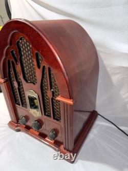 Radio cathédrale AM/FM en bois General Electric GE Modèle No 7-4100JA, fonctionne bien