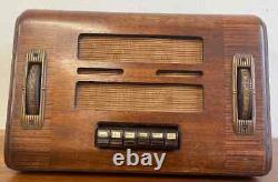 Radio de table en bois General Electric GD-60 de 1938 restaurée professionnellement