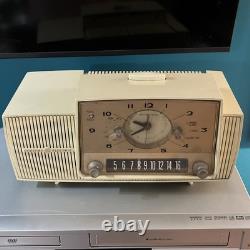 Radio-heure atomique General Electric des années 1950 1957 - Blanc