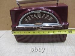 Radio portable AM à tubes de vide de type Ge Modèle 610 en bakélite bordeaux maroon vintage