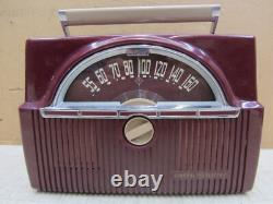 Radio portable AM à tubes de vide de type Ge Modèle 610 en bakélite bordeaux maroon vintage