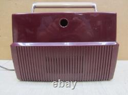 Radio portable AM à tubes de vide de type Ge Modèle 610 en bakélite bordeaux maroon vintage