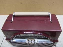Radio portable AM à tubes de vide de type Ge Modèle 610 en bakélite bordeaux maroon vintage