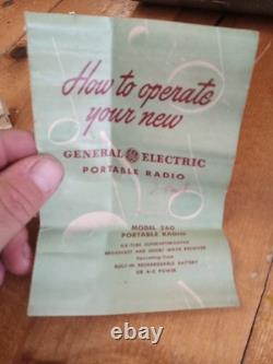 Radio portable à tubes AM et ondes courtes General Electric GE 260 vintage 1946/47