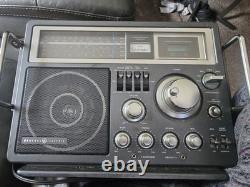 Radio portable vintage GE General Electric modèle 7-2990A vendu en l’état pour pièces/réparation
