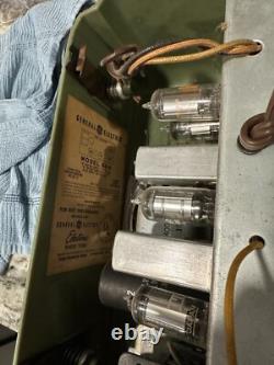 Radio portative à tubes GENERAL ELECTRIC Modèle 604 des années 1950 rare en état de marche