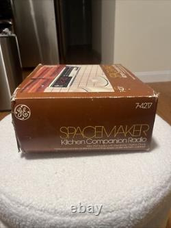 Radio-réveil AM/FM GE Spacemaker Kitchen Companion Modèle 7-4217A Complet
