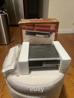 Radio-réveil AM/FM GE Spacemaker Kitchen Companion Modèle 7-4217A Complet