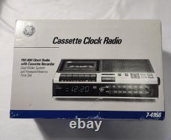 Radio-réveil FM/AM vintage GE avec enregistreur cassette et microphone intégré #7-4956 NEUF DANS LA BOÎTE