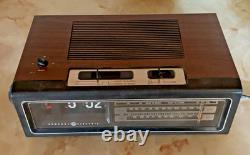 Radio-réveil à affichage numérique General Electric GE 7-4310F avec alarme (EN L'ÉTAT)