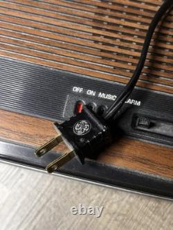 Radio-réveil à horloge à bascule General Electric vintage des années 1980 7-4305C, testé