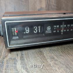 Radio-réveil à horloge à bascule vintage GE General Electric 7-4305D testé et fonctionnel