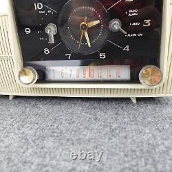 Radio-réveil à tube vintage GE General Electric MCM des années 1950 fonctionne C415A