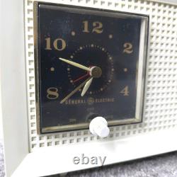 Radio-réveil à tubes AM GE Vintage MCM Modèle C-402A Blanc FONCTIONNEL
