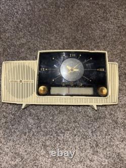 Radio réveil à tubes General Electric modèle C-430A AM GE vintage MCM blanc FONCTIONNE