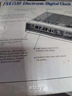Radio-réveil numérique GE vintage scellé d'usine 7-4624, alarme NOS, effet bois, incroyable