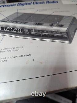 Radio-réveil numérique GE vintage scellé d'usine 7-4624, alarme NOS, effet bois, incroyable