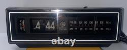 Radio-réveil vintage AM/FM à affichage à palettes General Electric 1984, noyer, modèle 7-4305F, FONCTIONNEL