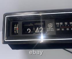 Radio-réveil vintage AM/FM à affichage à palettes General Electric 1984, noyer, modèle 7-4305F, FONCTIONNEL
