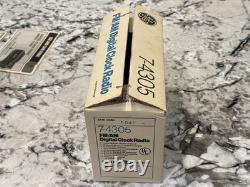 Radio- réveil vintage GE General Electric en bois noyer modèle 7-4305C AVEC BOÎTE