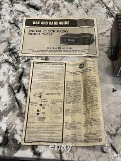 Radio- réveil vintage GE General Electric en bois noyer modèle 7-4305C AVEC BOÎTE