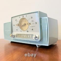 Radio-réveil vintage General Electric C-481b bleu bébé Tiffany à lampes Radio-réveil vintage General Electric C-481b bleu bébé Tiffany à lampes