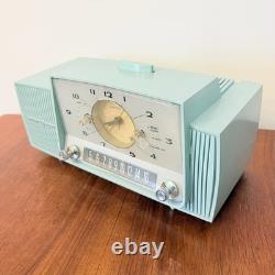 Radio-réveil vintage General Electric C-481b bleu bébé Tiffany à lampes