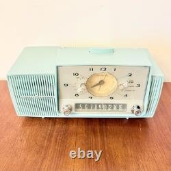 Radio-réveil vintage General Electric C-481b bleu bébé Tiffany à lampes