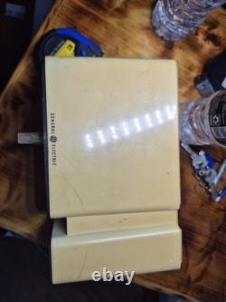 Radio- réveil vintage Général Electric C3300A de 1969, fonctionnel, psychédélique et groovy