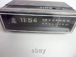 Radio-réveil vintage General Electric Flip Clock de 1984, fonctionnant, modèle 7-4305C