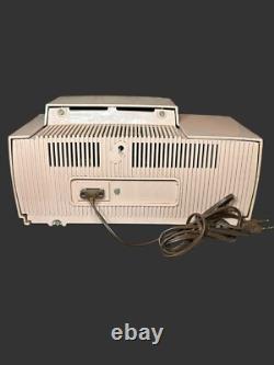 Radio-réveil vintage de l'ère atomique General Electric C-431-A Rose, fonctionne LIRE