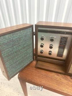 Radio stéréo AM FM GE General Electric T-1000B des années 1960 vintage du milieu du siècle