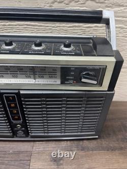 Radio stéréo à bande 8 pistes Vintage Général Electric Modèle n° 3-5532A des années 1980 en état de marche