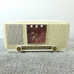 Radio-tube General Electric 573 Horloge AM GE Vintage Milieu de Siècle MCM Blanc Fonctionne