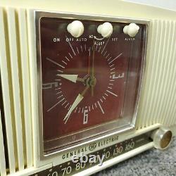 Radio-tube General Electric 573 Horloge AM GE Vintage Milieu de Siècle MCM Blanc Fonctionne