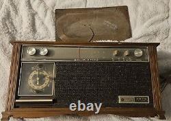 Radio vintage GE General Electric modèle fonctionnel AM/FM avec double haut-parleur