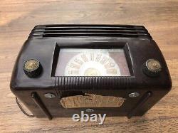 Radio vintage en bakélite General Electric GE modèle 100 fonctionnel