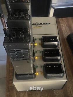 Radios Vtg/GE MPR/UHF/RPT-DIR/CG (PL)/2 voies et batteries/étuis/chargeur rapide 6 ports