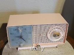 Rare Vintage General Electric Modèle C437a Pink Clock Am Radio Grande Collection