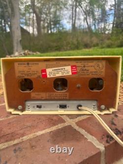 Réveil radio à tubes General Electric vintage des années 50 - Fonctionne