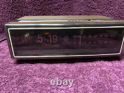 Réveil radio flip vintage General Electric 1984 7-4305F EN FONCTIONNEMENT