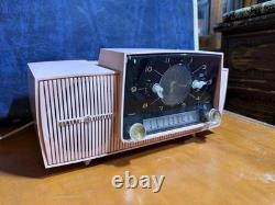 Réveil radio-réveil de table vintage rose General Electric AM/FM