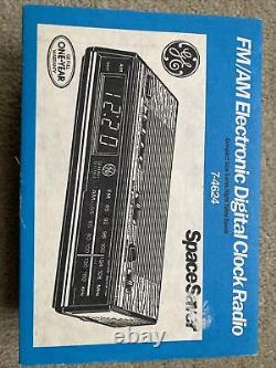 Réveil vintage GE General Electric avec radio AM/FM 7-4624, neuf dans sa boîte
